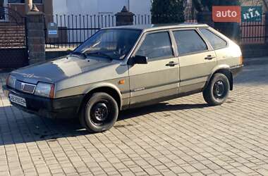 Хетчбек ВАЗ / Lada 2109 2002 в Звягелі