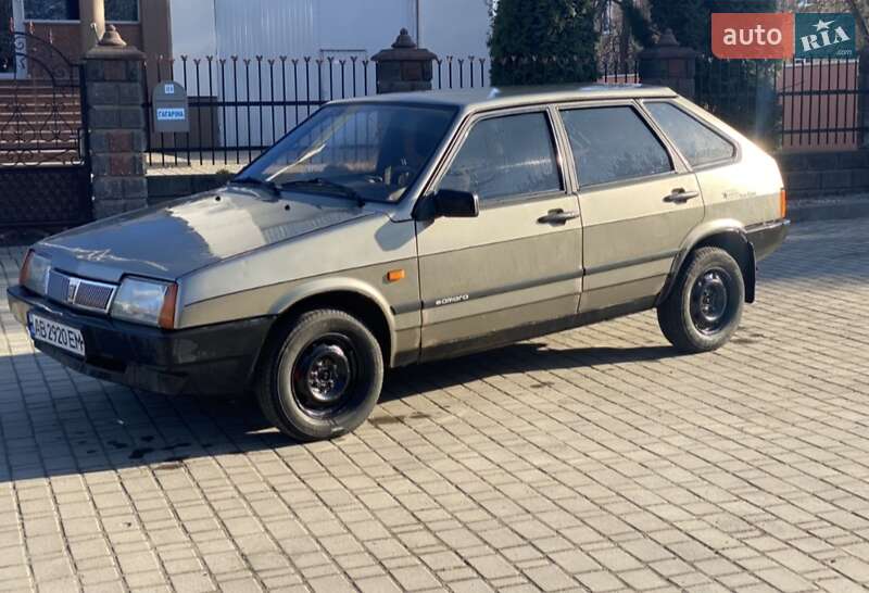 Хэтчбек ВАЗ / Lada 2109 2002 в Звягеле