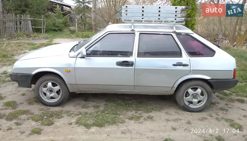 Хетчбек ВАЗ 2109 2003 в 