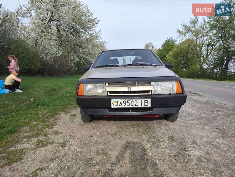 Хэтчбек ВАЗ / Lada 2109 1989 в Хмельницком фото 4 Хэтчбек ВАЗ / Lada 2109 1989 в Хмельницком