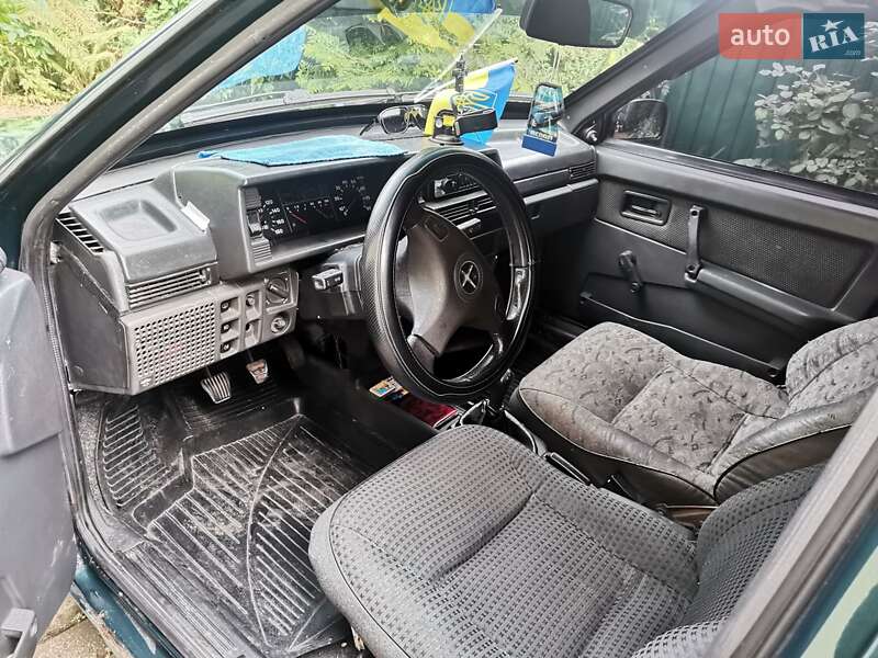 Хетчбек ВАЗ / Lada 2109 2003 в Черкасах