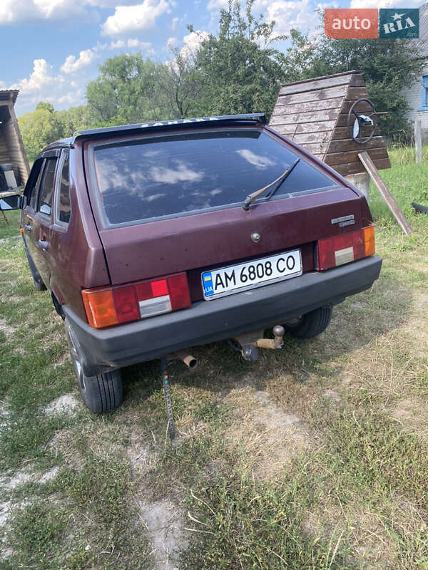 Хэтчбек ВАЗ / Lada 2109 2000 в Малине