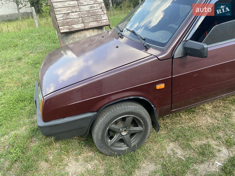 Хэтчбек ВАЗ / Lada 2109 2000 в Малине