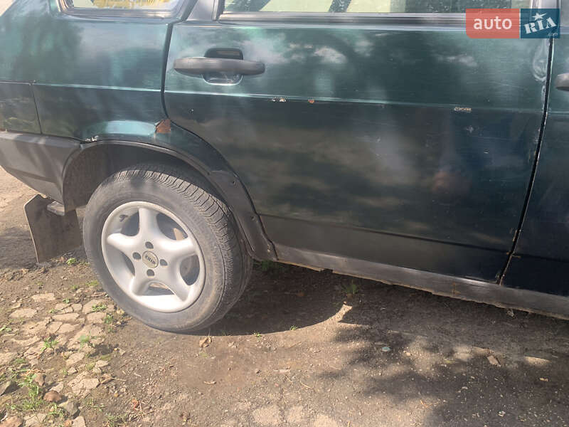 Хэтчбек ВАЗ / Lada 2109 2002 в Дубно
