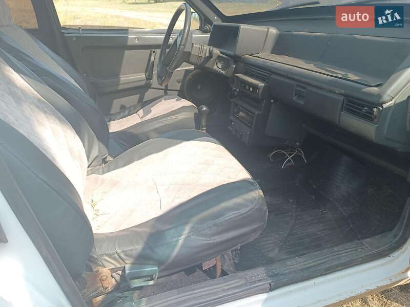 Хэтчбек ВАЗ / Lada 2109 1995 в Харькове фото 6 Хэтчбек ВАЗ / Lada 2109 1995 в Харькове