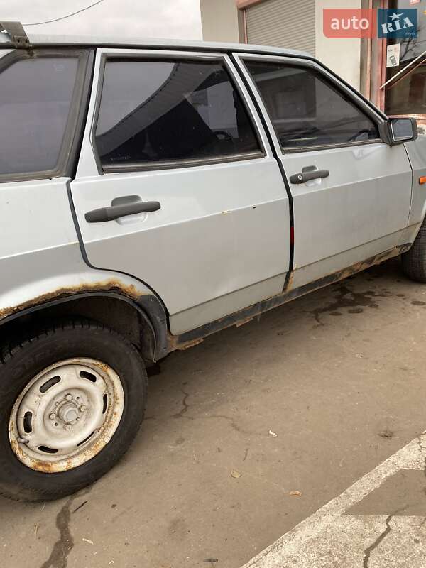 Хэтчбек ВАЗ / Lada 2109 2003 в Харькове
