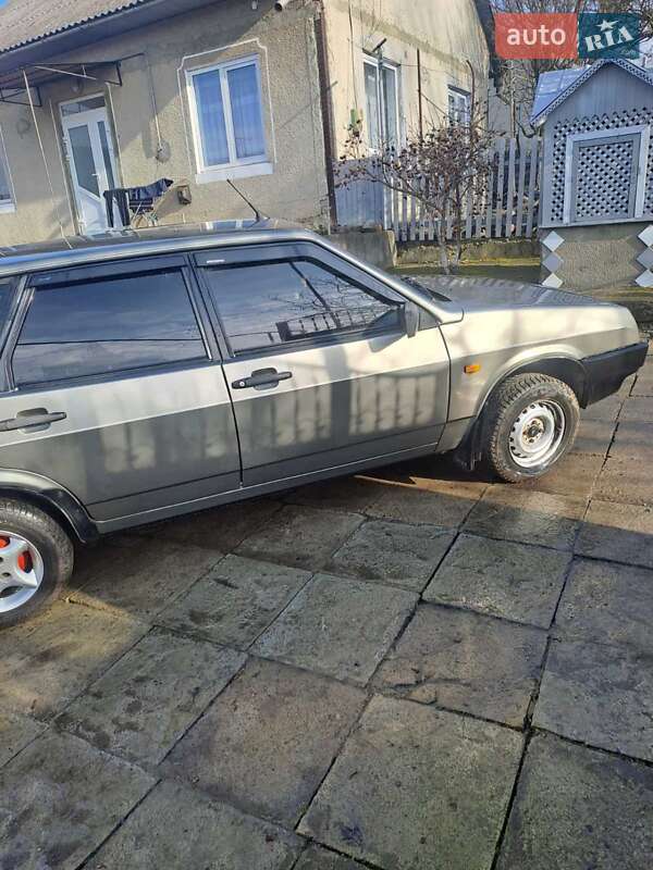 Хэтчбек ВАЗ / Lada 2109 2000 в Черновцах