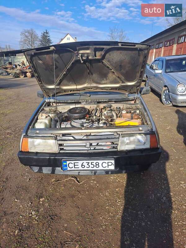 Хэтчбек ВАЗ / Lada 2109 2000 в Черновцах