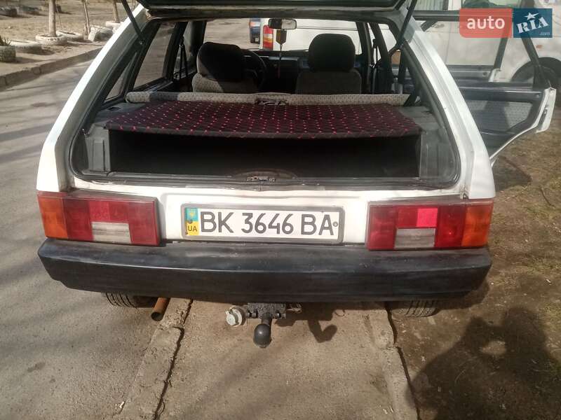 Хэтчбек ВАЗ / Lada 2109 2000 в Ровно