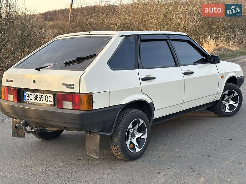Хетчбек ВАЗ / Lada 2109 1992 в Локачах