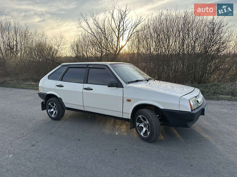 Хетчбек ВАЗ / Lada 2109 1992 в Локачах