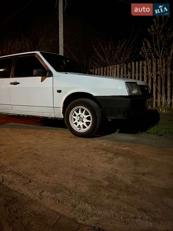 Хэтчбек ВАЗ 2109 1998 в 
