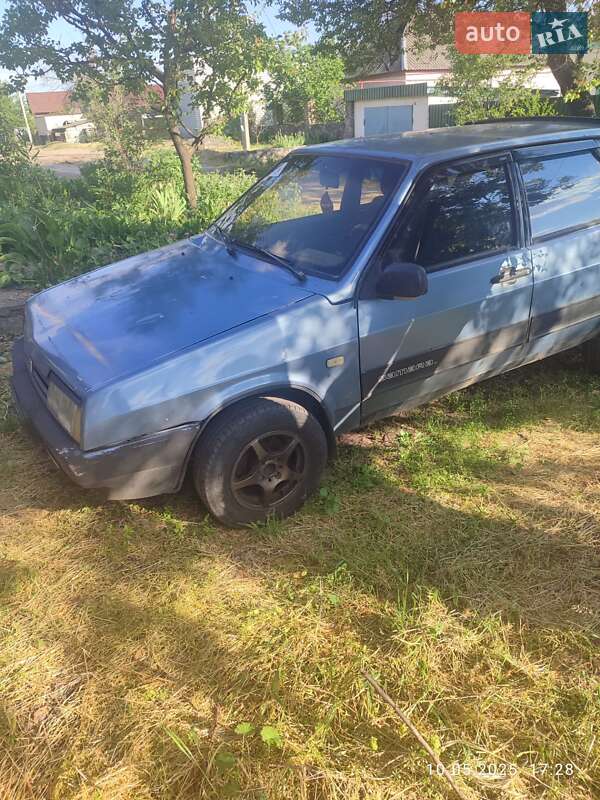 Хэтчбек ВАЗ 2109 1992 в 
