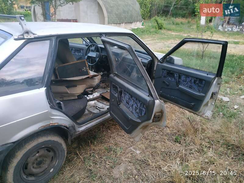 Хэтчбек ВАЗ / Lada 2109 2002 в Измаиле