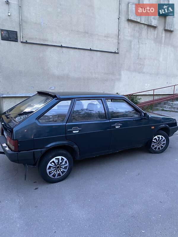 Хэтчбек ВАЗ / Lada 2109 2004 в Киеве