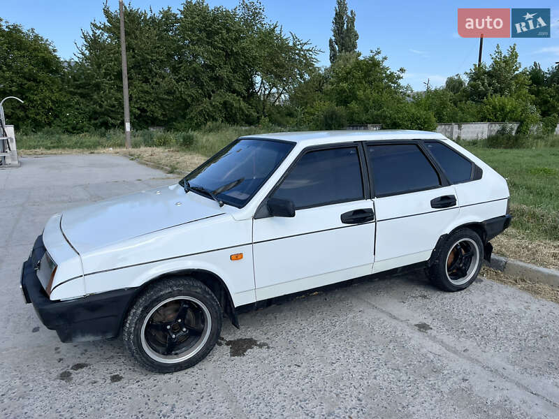 Хэтчбек ВАЗ / Lada 2109 1988 в Каменец-Подольском