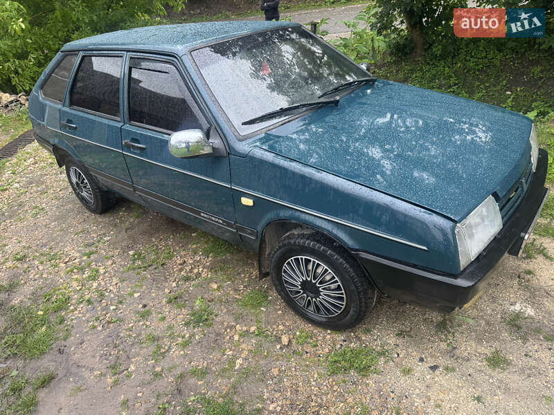 Хэтчбек ВАЗ 2109 2004 в 