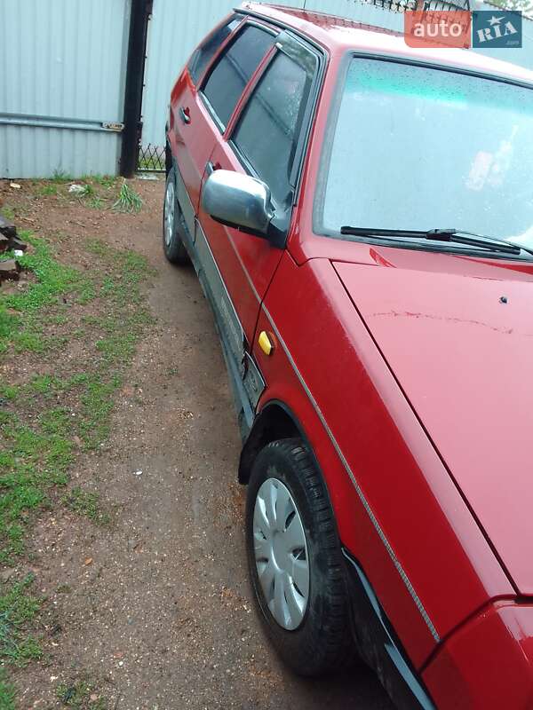 Хэтчбек ВАЗ / Lada 2109 1993 в Гадяче