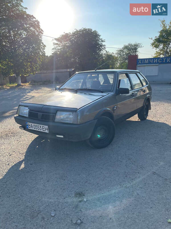 Хэтчбек ВАЗ / Lada 2109 1990 в Кривом Роге
