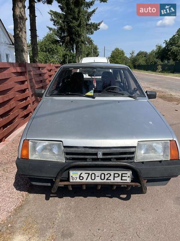 Хэтчбек ВАЗ / Lada 2109 2001 в Овруче