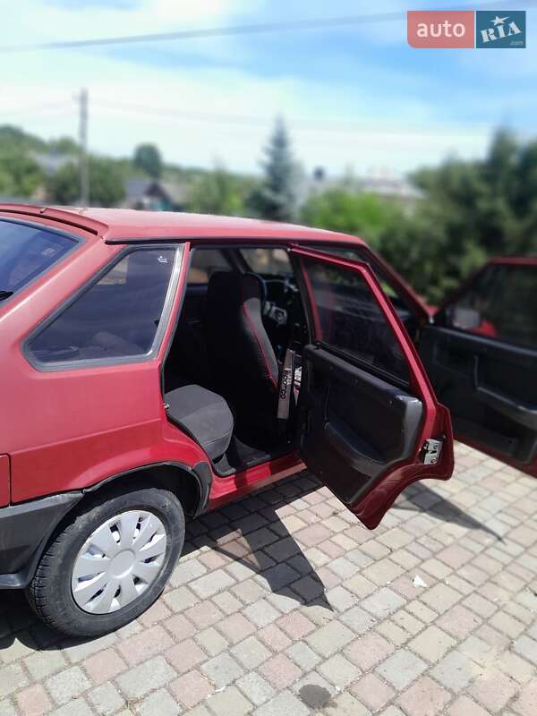 Хэтчбек ВАЗ / Lada 2109 1993 в Черновцах