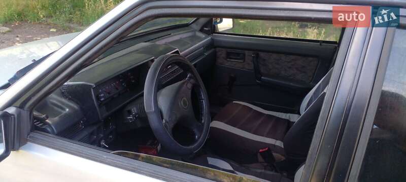 Хетчбек ВАЗ / Lada 2109 2003 в Ужгороді