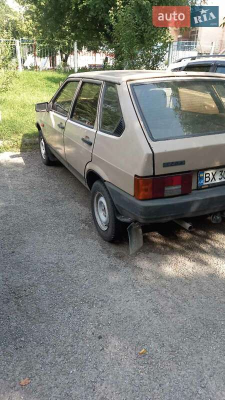 Хэтчбек ВАЗ / Lada 2109 1990 в Каменец-Подольском
