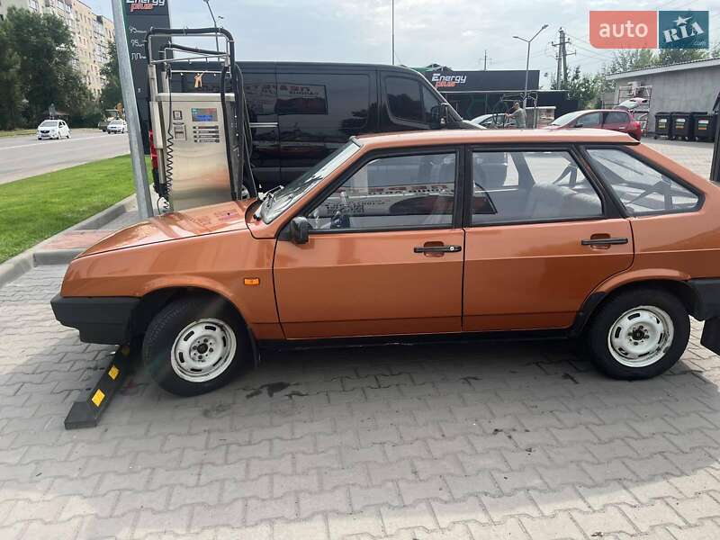 Хэтчбек ВАЗ / Lada 2109 1998 в Киеве