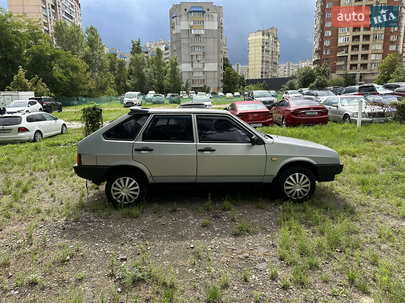 Хэтчбек ВАЗ / Lada 2109 2005 в Киеве