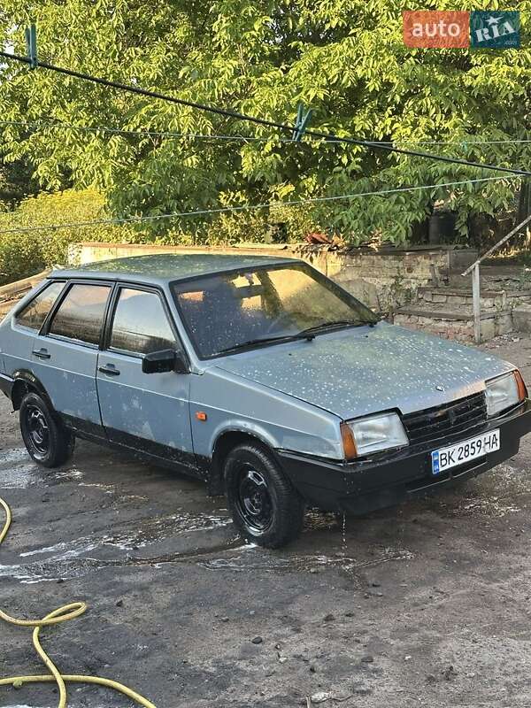 Хэтчбек ВАЗ / Lada 2109 2002 в Великом Бурлуке