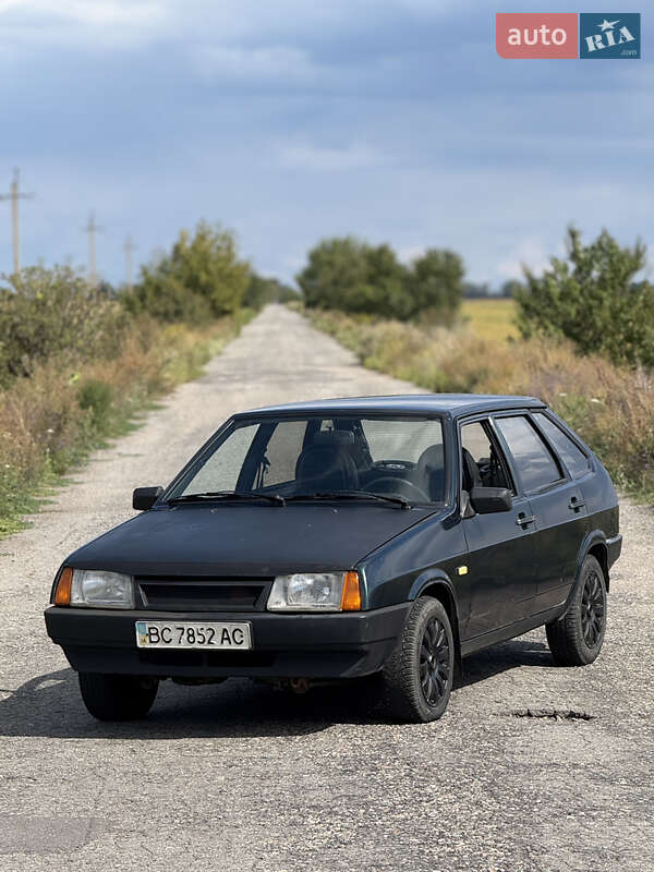 Хэтчбек ВАЗ / Lada 2109 2004 в Александровке