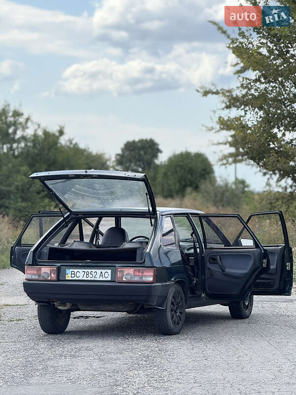 Хэтчбек ВАЗ / Lada 2109 2004 в Александровке