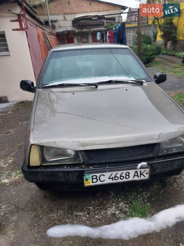 Хэтчбек ВАЗ / Lada 2109 2001 в Львове