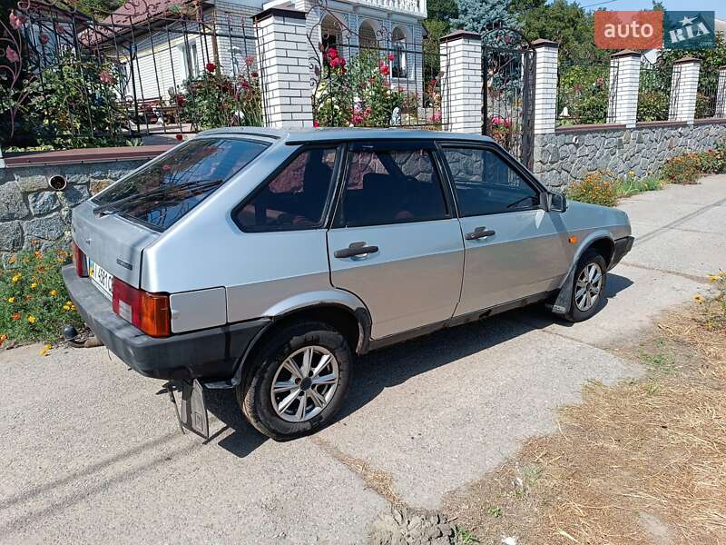 Хэтчбек ВАЗ / Lada 2109 2003 в Украинке