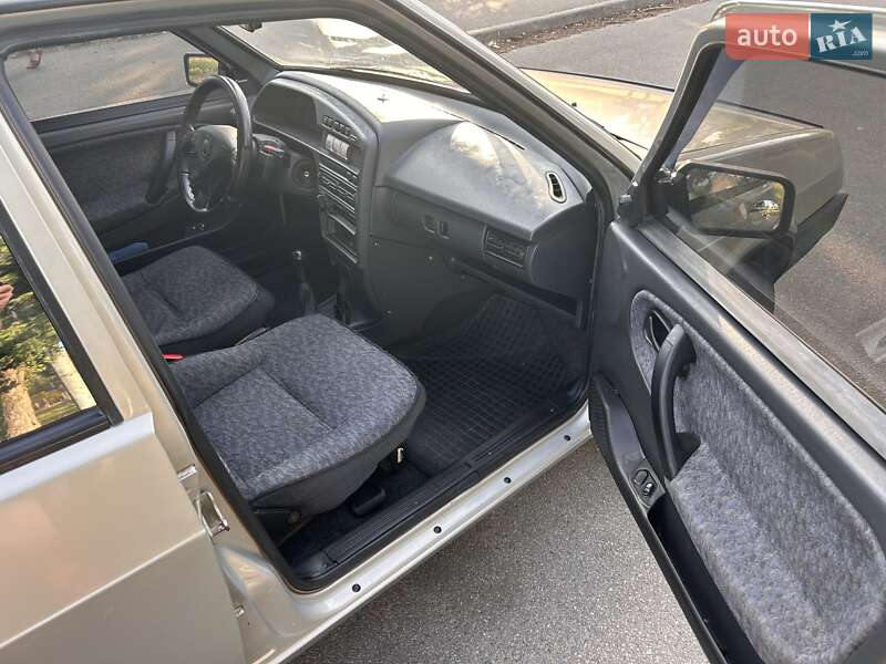 Хэтчбек ВАЗ / Lada 2109 2009 в Киеве