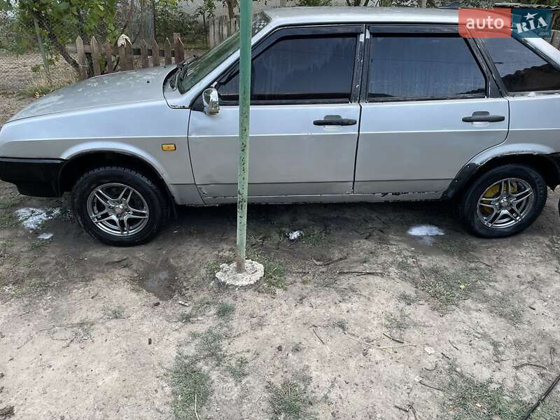 Хэтчбек ВАЗ 2109 2002 в 