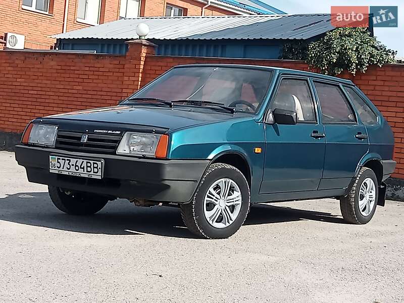 Хэтчбек ВАЗ / Lada 2109 2002 в Житомире