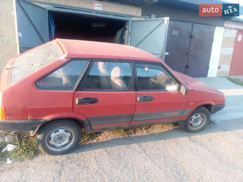 Хэтчбек ВАЗ 2109 1992 в 