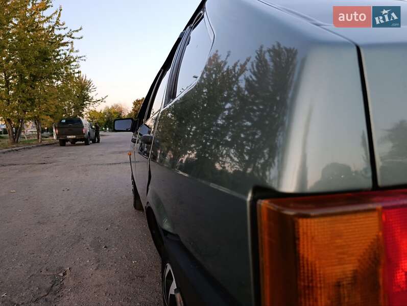 Хэтчбек ВАЗ / Lada 2109 2008 в Новониколаевке