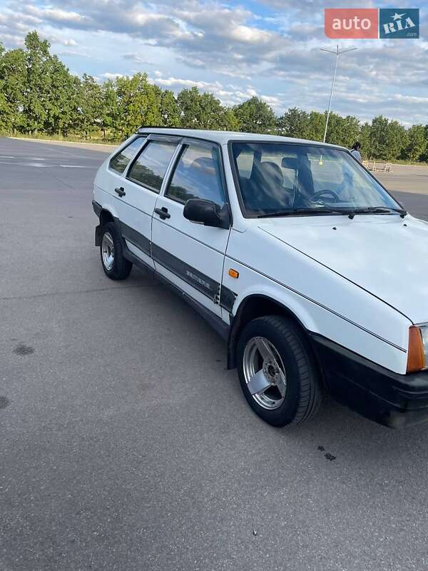Хэтчбек ВАЗ / Lada 2109 2006 в Новоукраинке