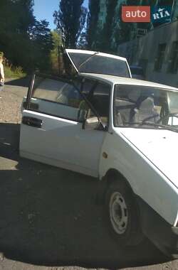 Хэтчбек ВАЗ 2109 1995 в  фото 4 Хэтчбек ВАЗ 2109 1995 в