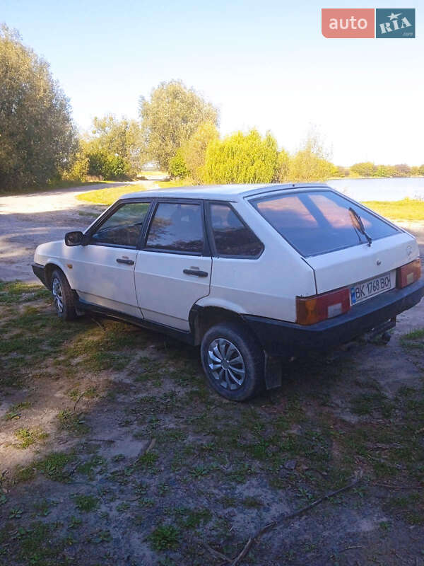 Хэтчбек ВАЗ / Lada 2109 2000 в Дубно