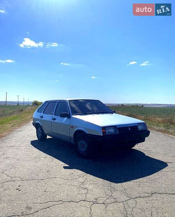 Хэтчбек ВАЗ / Lada 2109 2003 в Новоархангельске