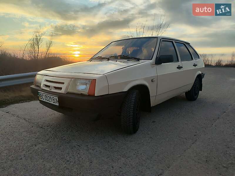 Хэтчбек ВАЗ / Lada 2109 1993 в Городке