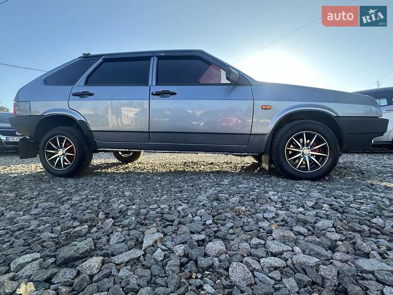 Хэтчбек ВАЗ / Lada 2109 2006 в Смеле
