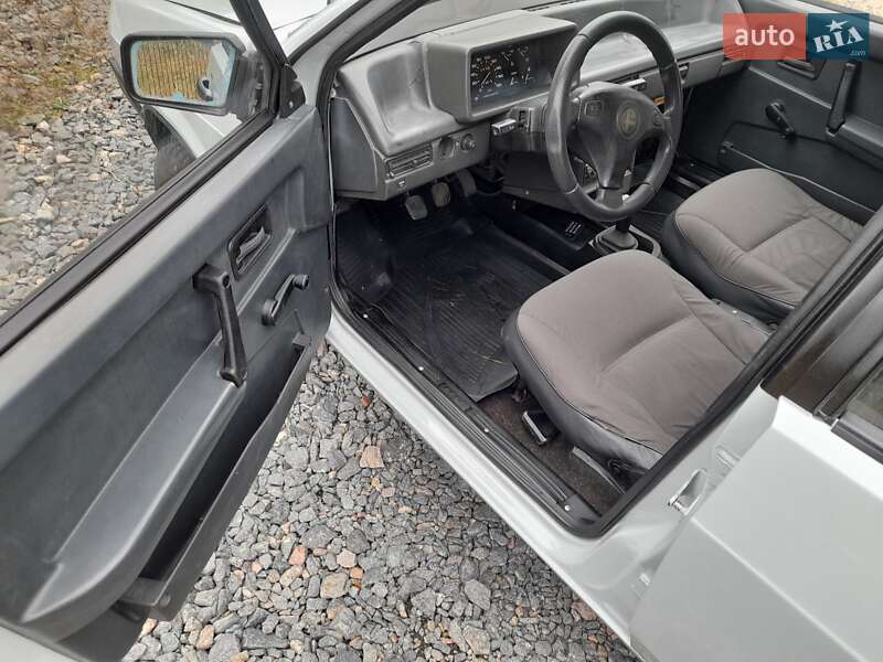Хетчбек ВАЗ / Lada 2109 1990 в Києві фото 7 Хетчбек ВАЗ / Lada 2109 1990 в Києві