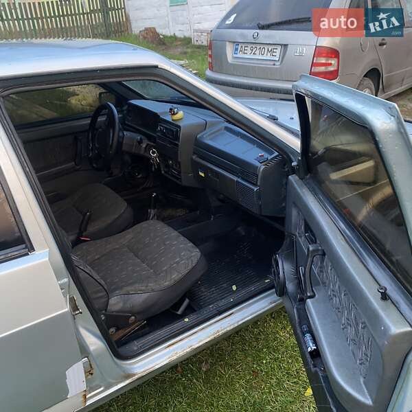 Хэтчбек ВАЗ / Lada 2109 1998 в Житомире фото 4 Хэтчбек ВАЗ / Lada 2109 1998 в Житомире