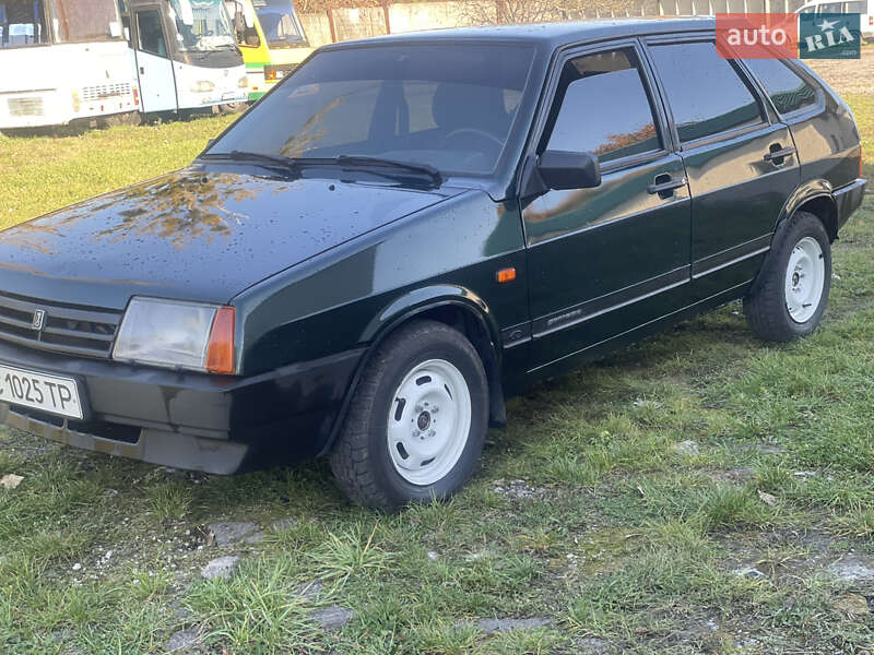 Хэтчбек ВАЗ / Lada 2109 2002 в Львове
