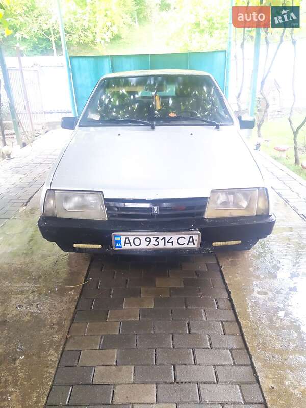 Хэтчбек ВАЗ / Lada 2109 1991 в Ужгороде фото 3 Хэтчбек ВАЗ / Lada 2109 1991 в Ужгороде