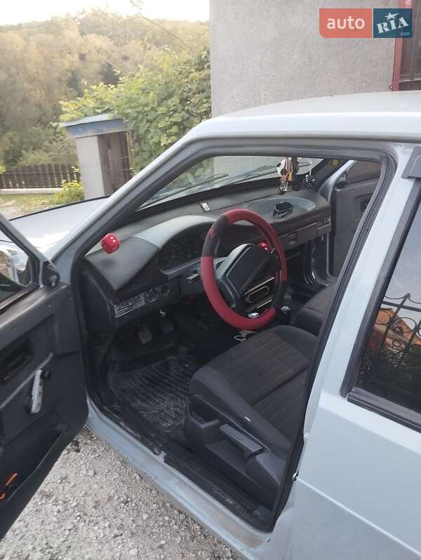 Хетчбек ВАЗ / Lada 2109 1993 в Збаражі фото 4 Хетчбек ВАЗ / Lada 2109 1993 в Збаражі